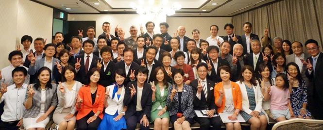 上田令子と小池知事、並びに無所属無党派議員・有志